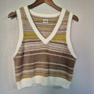 Sunday Best Aritzia Fuzzy Eyelash Cropped Vest Medium